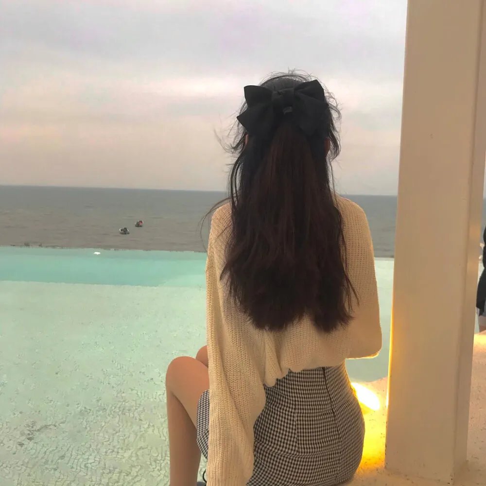 灰色秩序海报